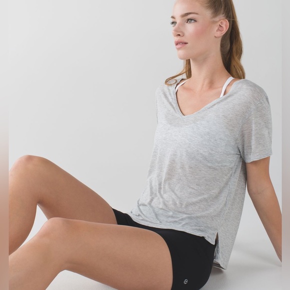 BNWOT Lululemon Boogie Short 
*Reversible 
in Black / Black. 
Size 6. - Picture 5 of 10